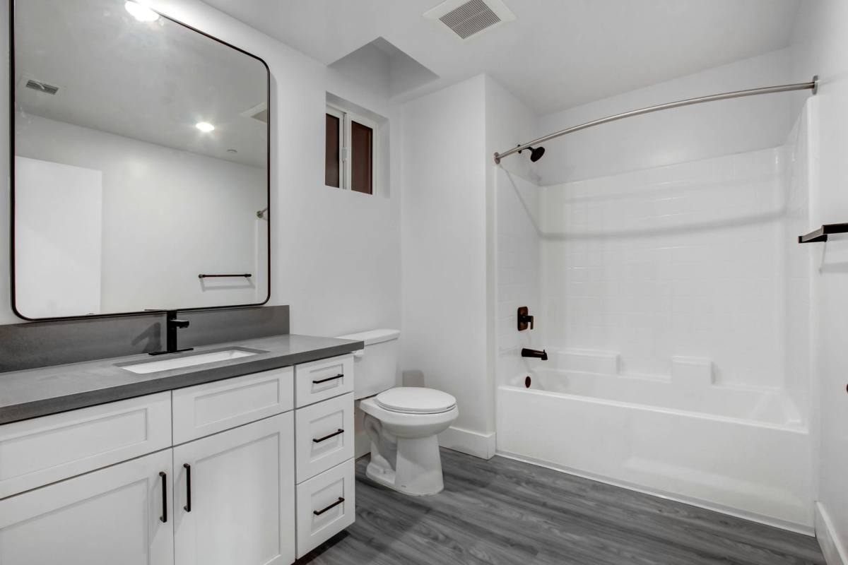 Apartment for rent at 11848 Vanowen St, North Hollywood, CA 91605