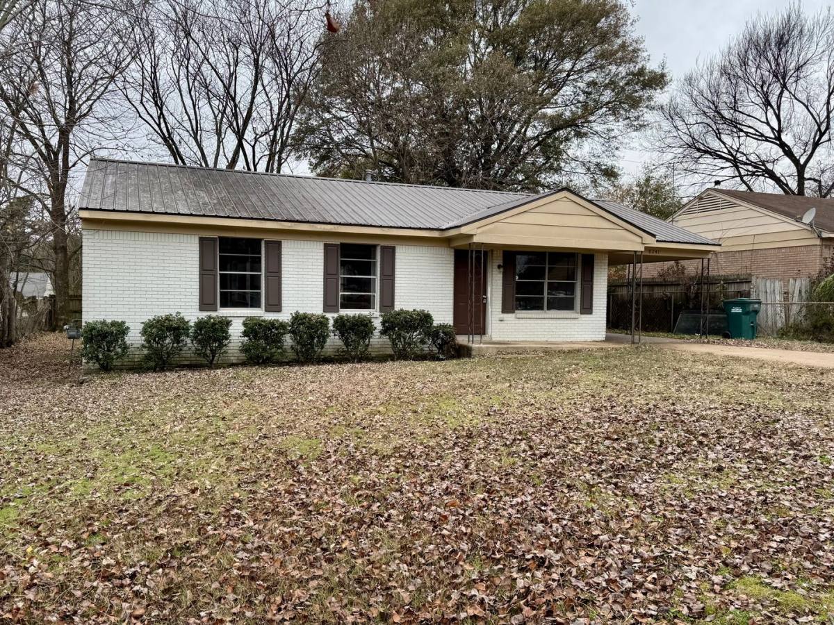 House for rent at 8241 Ashbrook Dr, Southaven, MS 38671