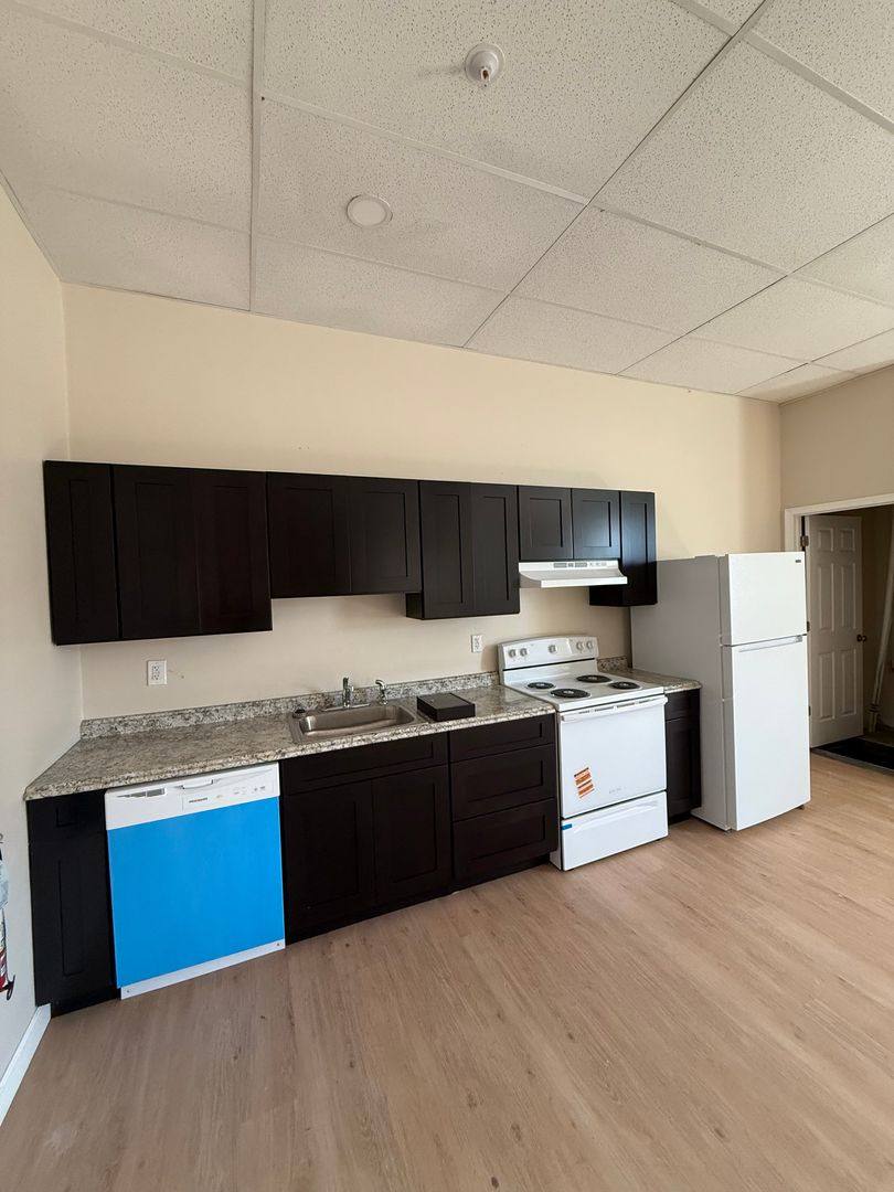 Apartment for rent at 137 W 4th St, Mount Carmel, PA 17851