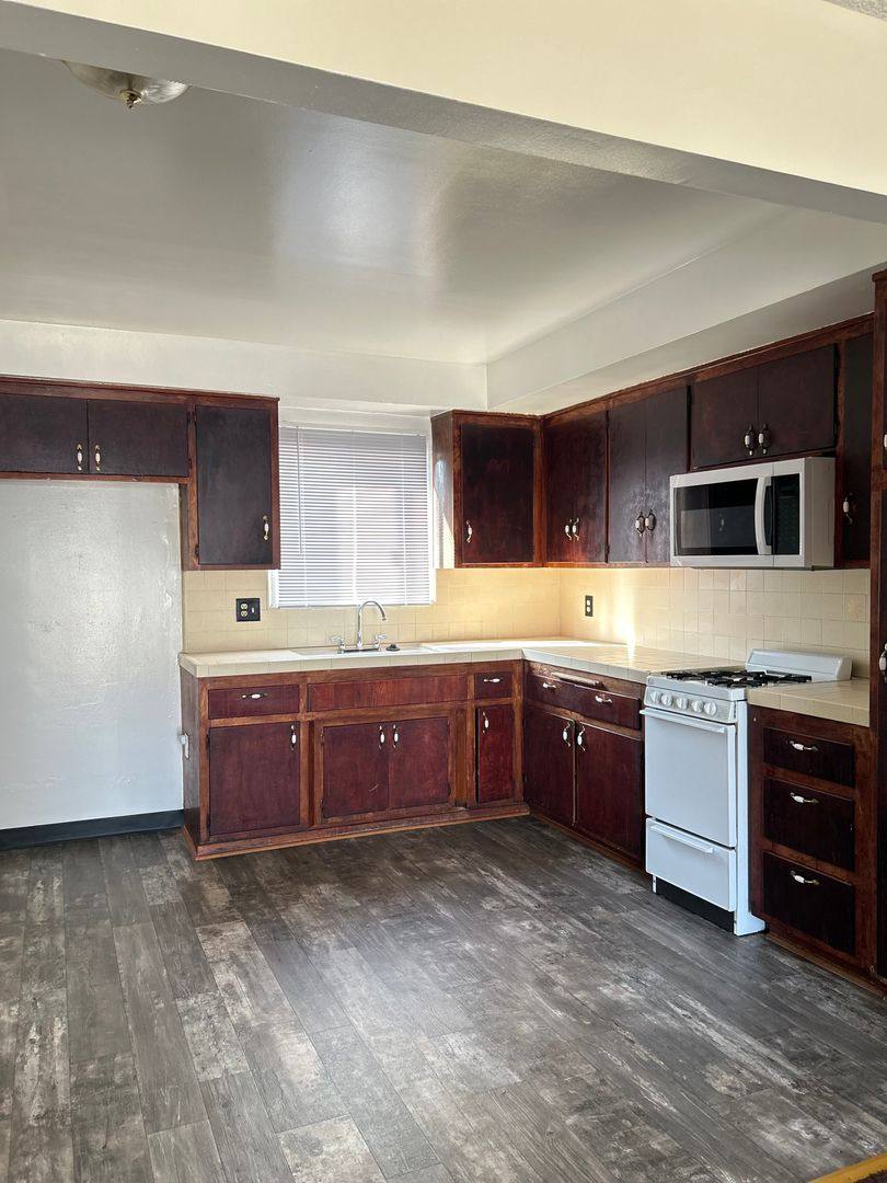 Apartment for rent at 1622 W 81st St, Los Angeles, CA 90047