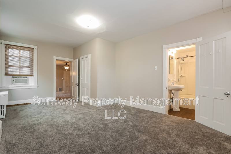 Apartment for rent at 212 E Broad St #2, Burlington, NJ 08016