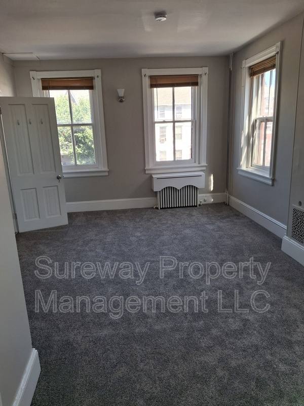Apartment for rent at 212 E Broad St #2, Burlington, NJ 08016