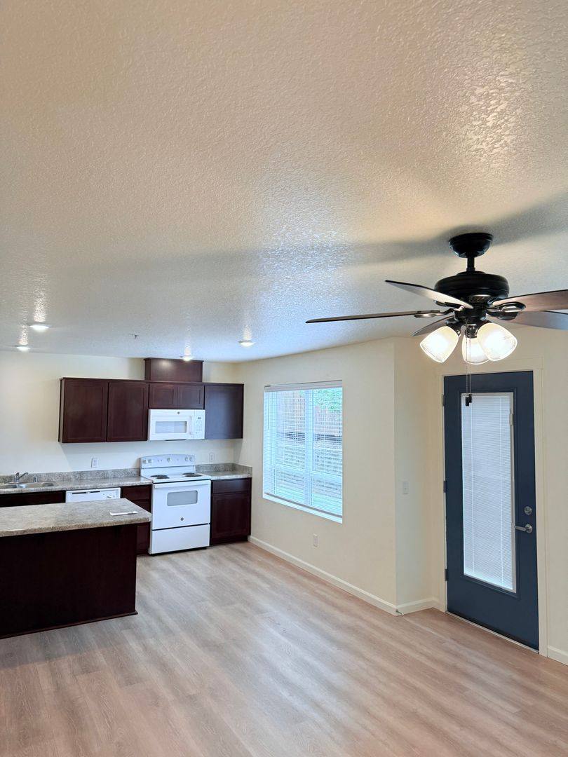 Apartment for rent at 11018 NE 18th St, Vancouver, WA 98684