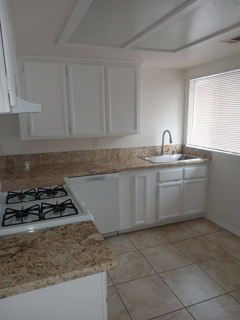 Apartment for rent at 17921 Siskiyou Rd, Apple Valley, CA 92307