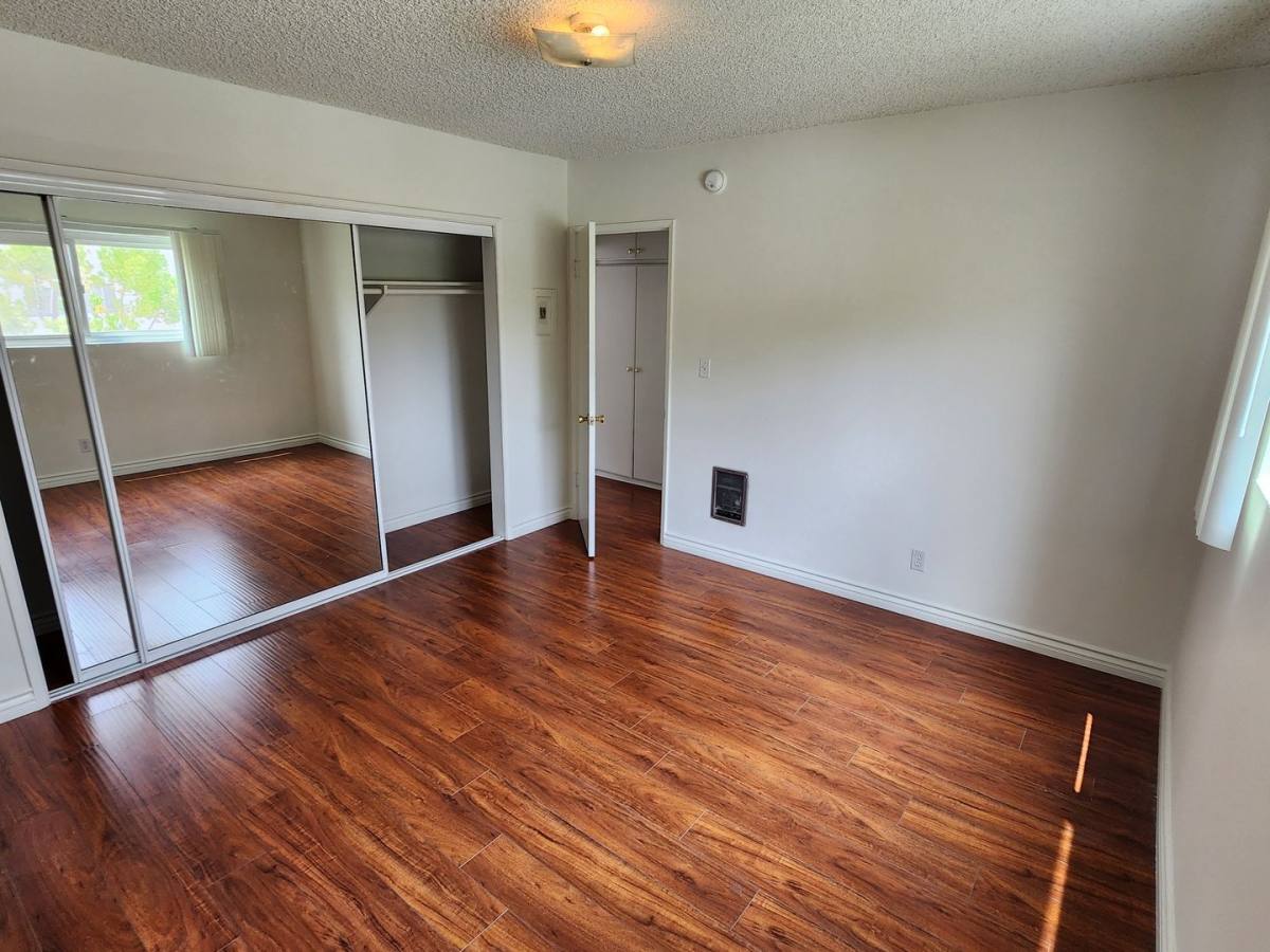 Apartment for rent at 519 N Hayworth Ave, Los Angeles, CA 90048