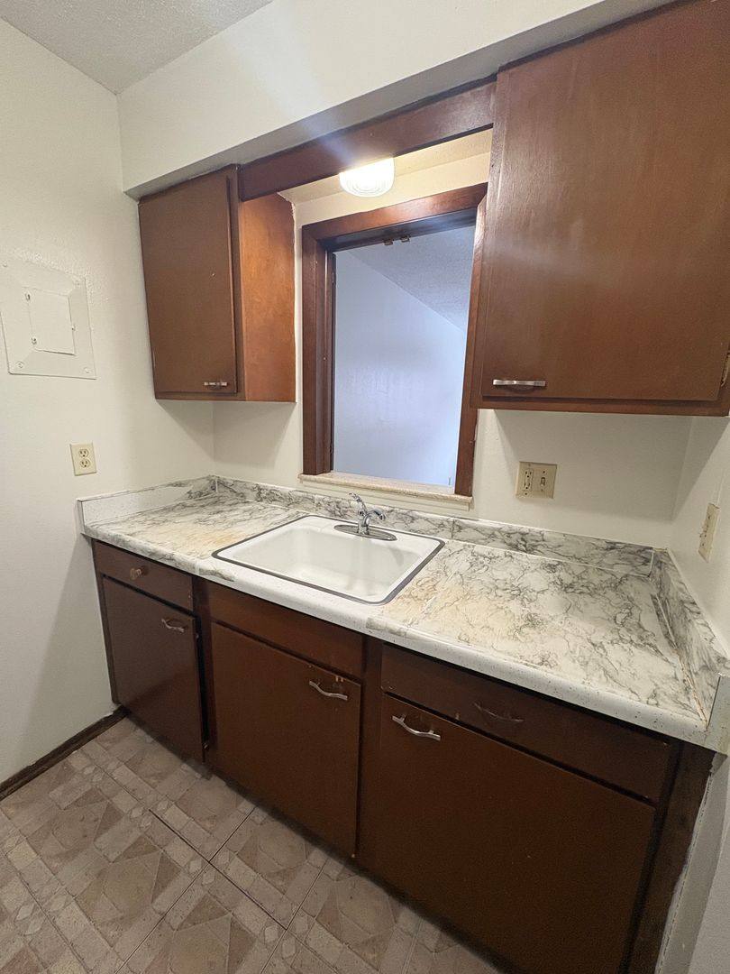 Apartment for rent at 765 Russell Rd, Waterloo, IA 50701
