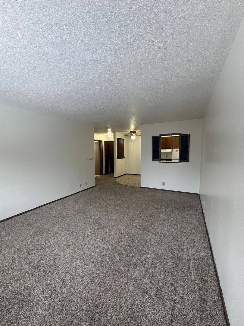 Apartment for rent at 765 Russell Rd, Waterloo, IA 50701