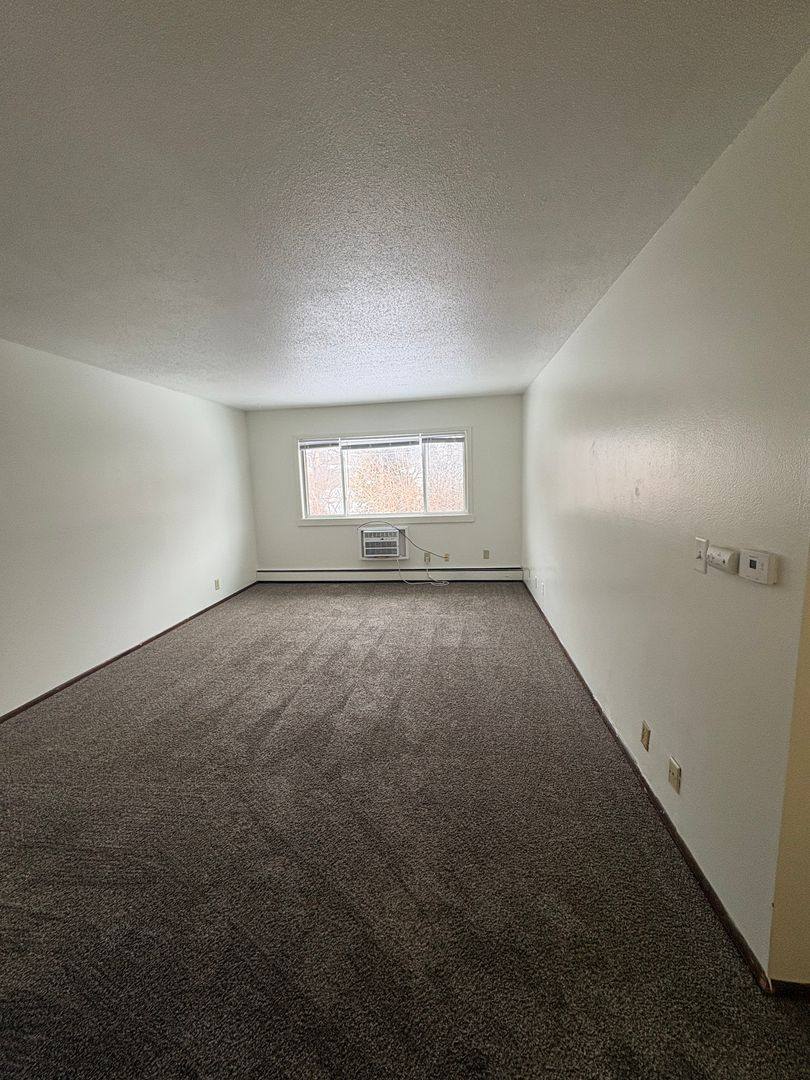 Apartment for rent at 765 Russell Rd, Waterloo, IA 50701