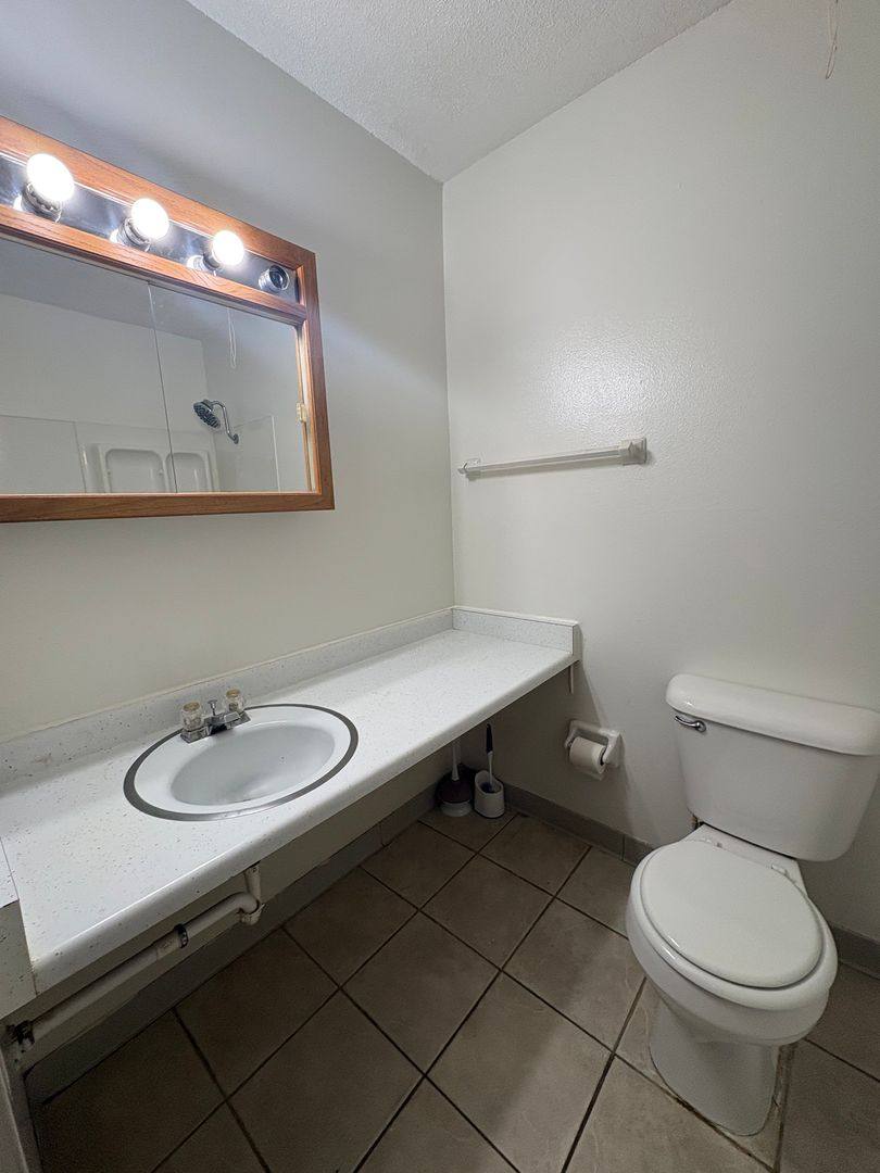Apartment for rent at 765 Russell Rd, Waterloo, IA 50701