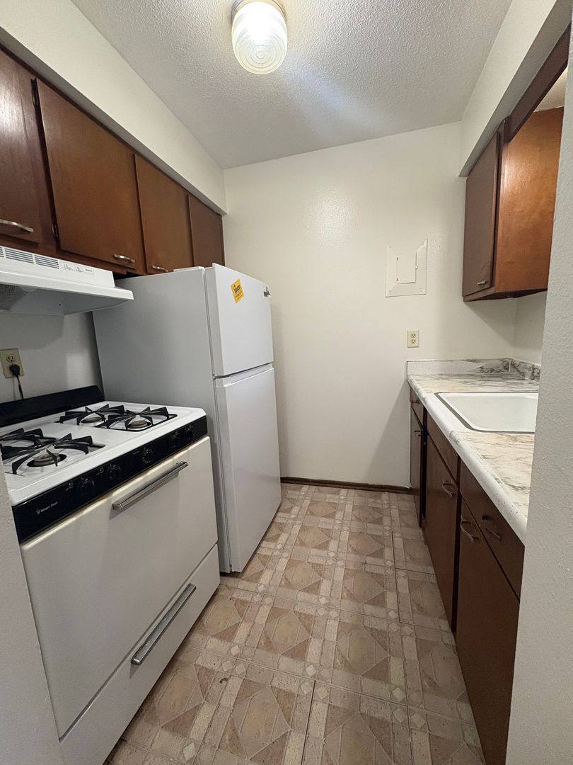 Apartment for rent at 765 Russell Rd, Waterloo, IA 50701