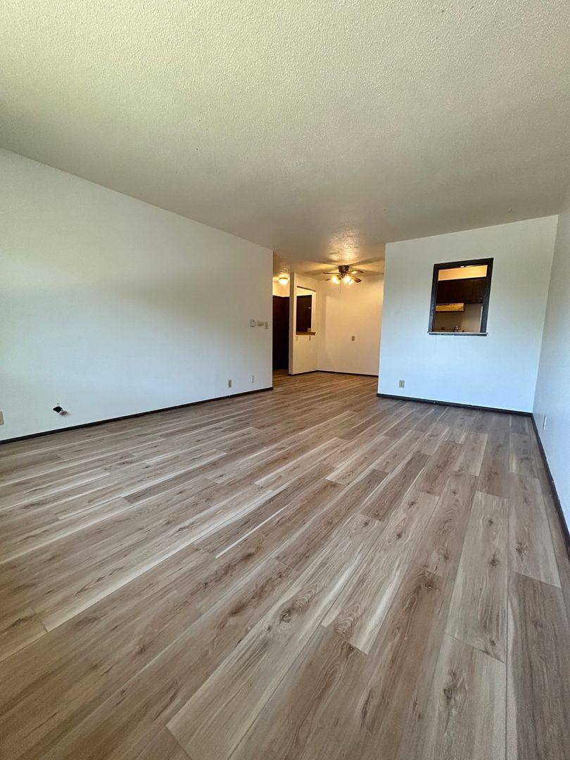 Apartment for rent at 765 Russell Rd, Waterloo, IA 50701