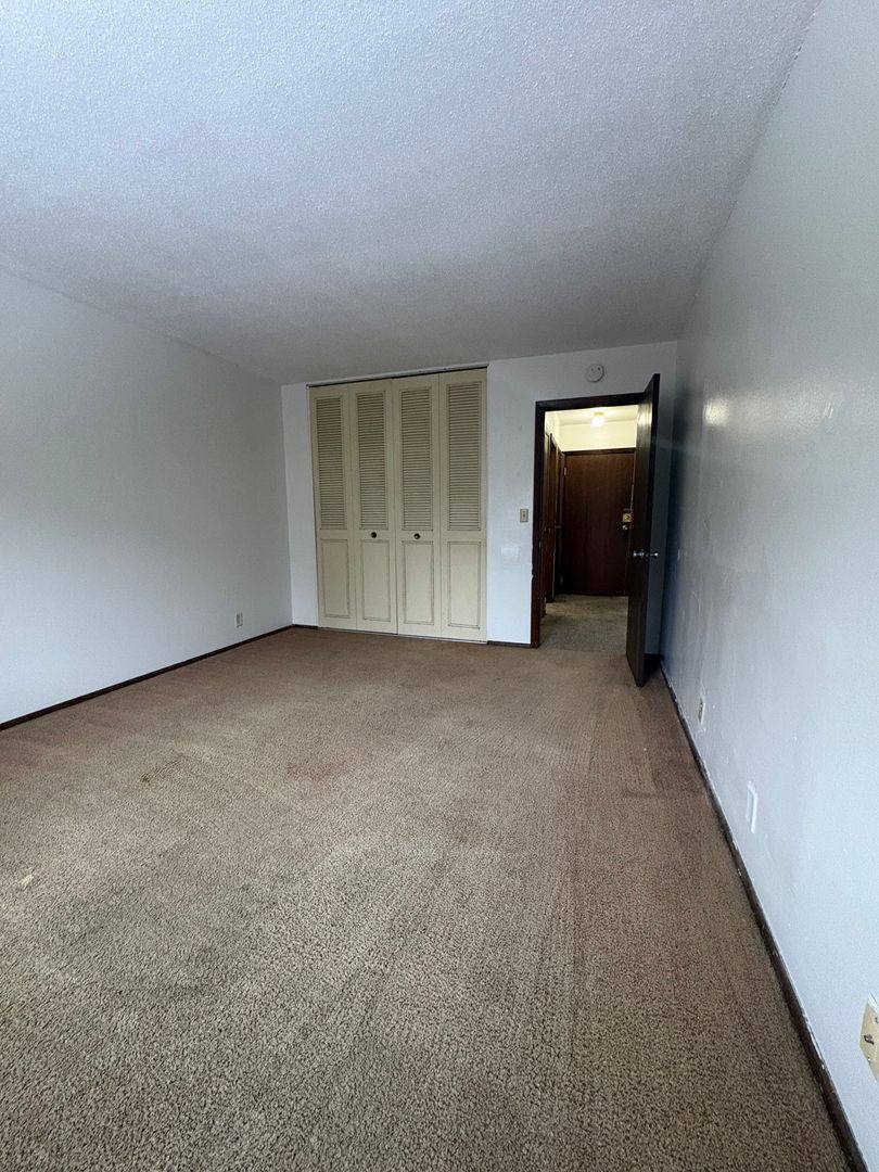 Apartment for rent at 765 Russell Rd, Waterloo, IA 50701