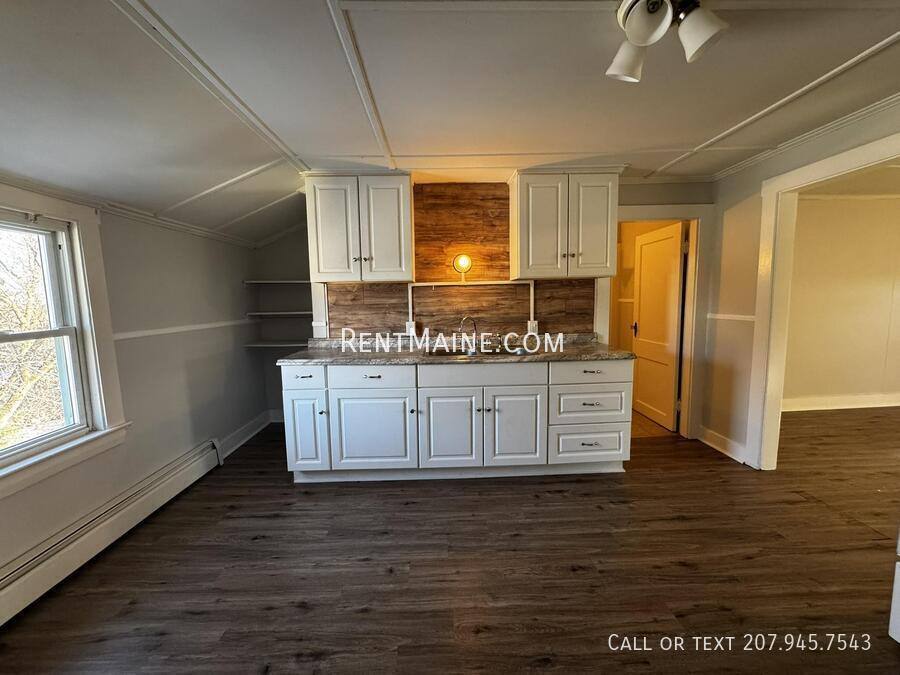 Apartment for rent at 131 College Ave #5, Waterville, ME 04901