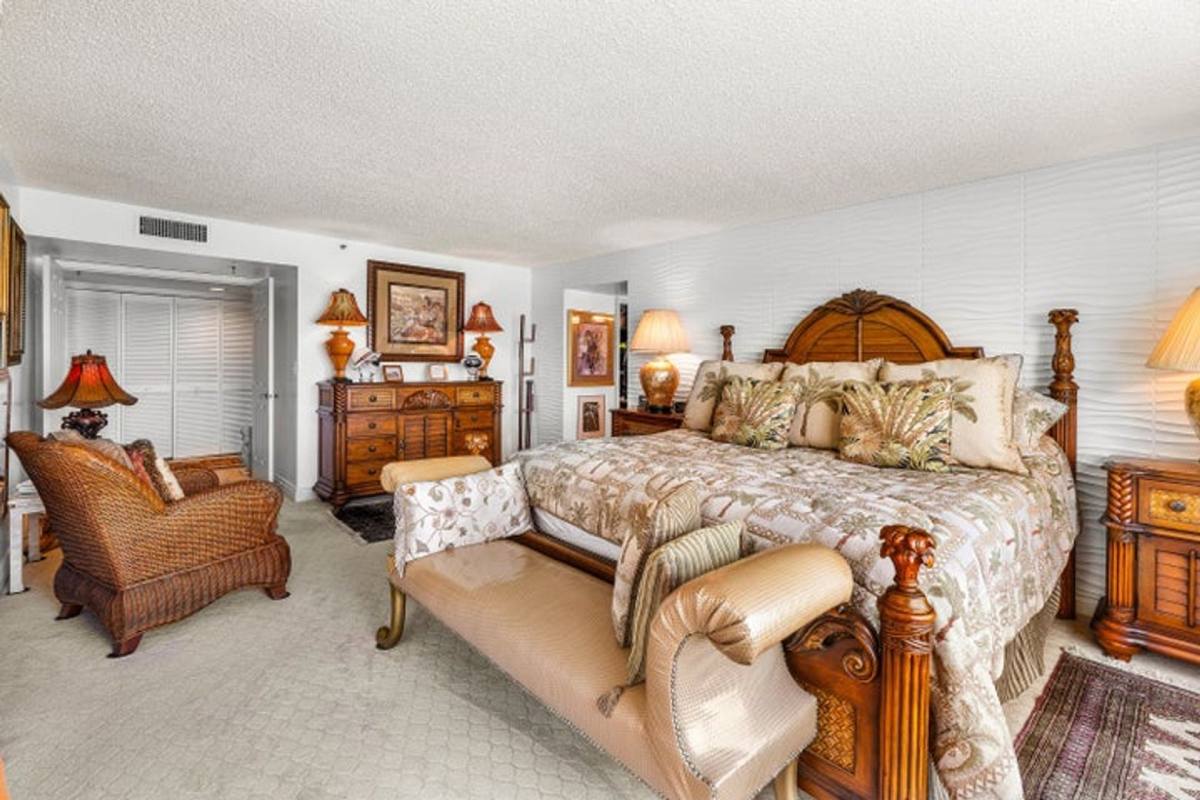 House for rent at 374 Golfview Rd, North Palm Beach, FL 33408