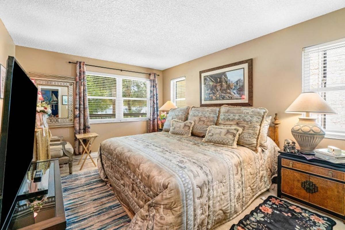 House for rent at 374 Golfview Rd, North Palm Beach, FL 33408