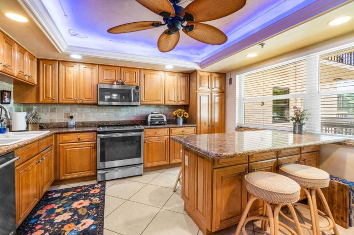 House for rent at 374 Golfview Rd, North Palm Beach, FL 33408