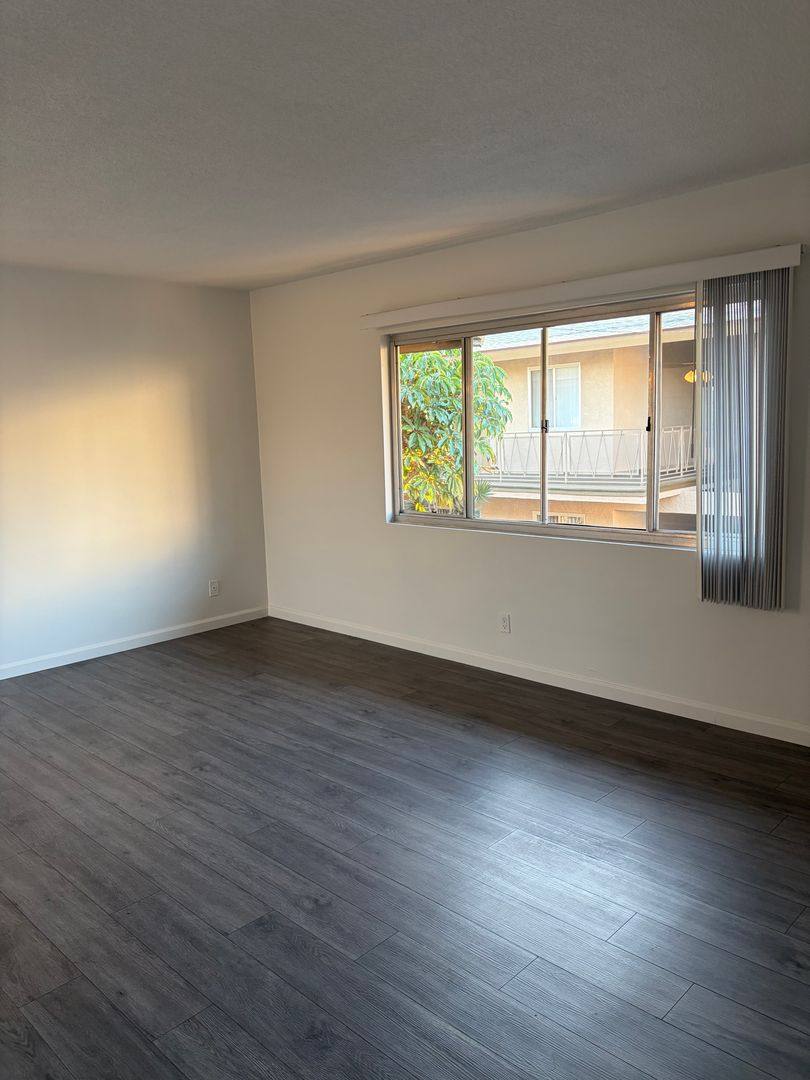 Apartment for rent at 837 - 839 Beach Ave, Inglewood, CA 90302