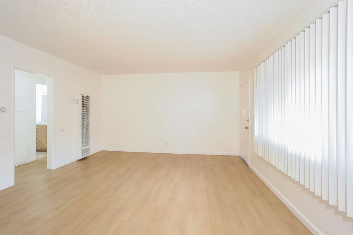 Apartment for rent at 837 - 839 Beach Ave, Inglewood, CA 90302