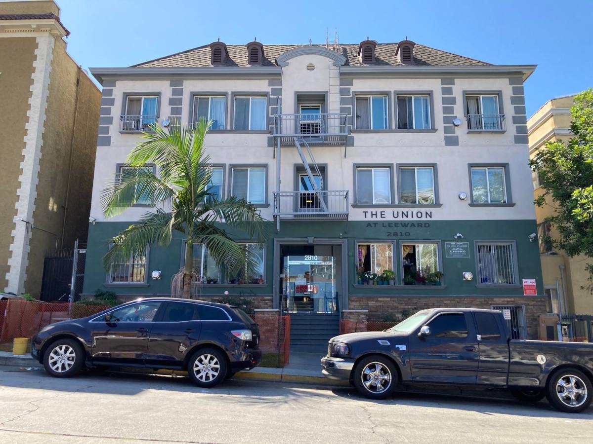 Apartment for rent at 2810 Leeward Ave, Los Angeles, CA 90005