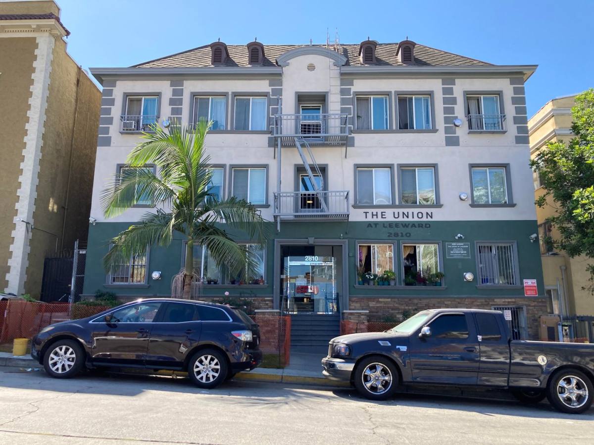 Apartment for rent at 2810 Leeward Ave, Los Angeles, CA 90005