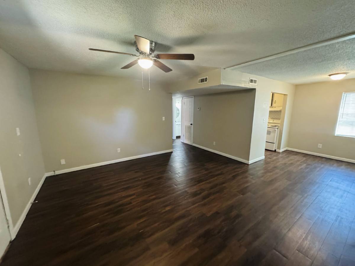 Apartment for rent at 807 E Cottonwood Highway 2, Dothan, AL 36301