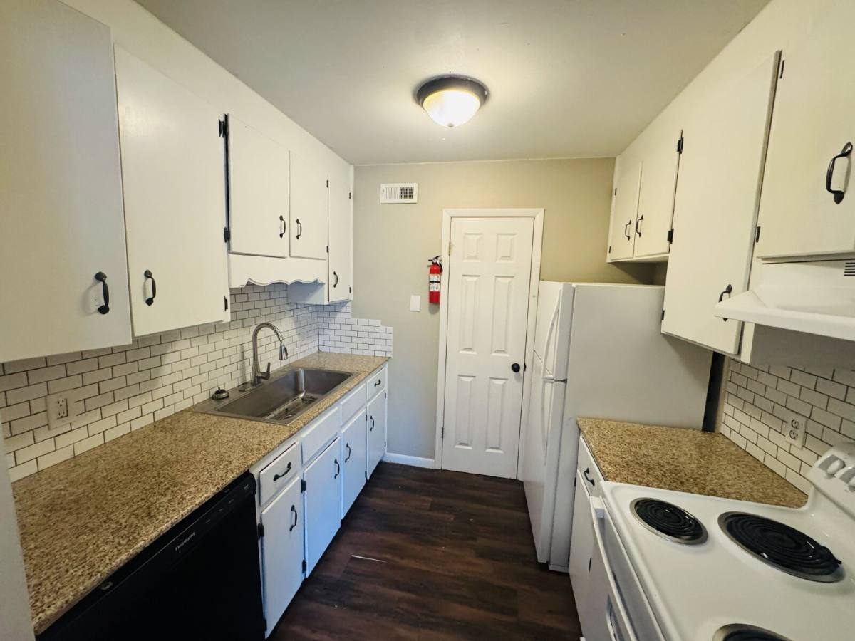 Apartment for rent at 807 E Cottonwood Highway 2, Dothan, AL 36301