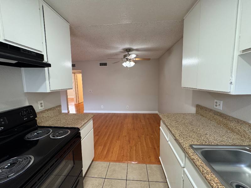 Apartment for rent at 626 E Verdugo Ave #T, Burbank, CA 91501