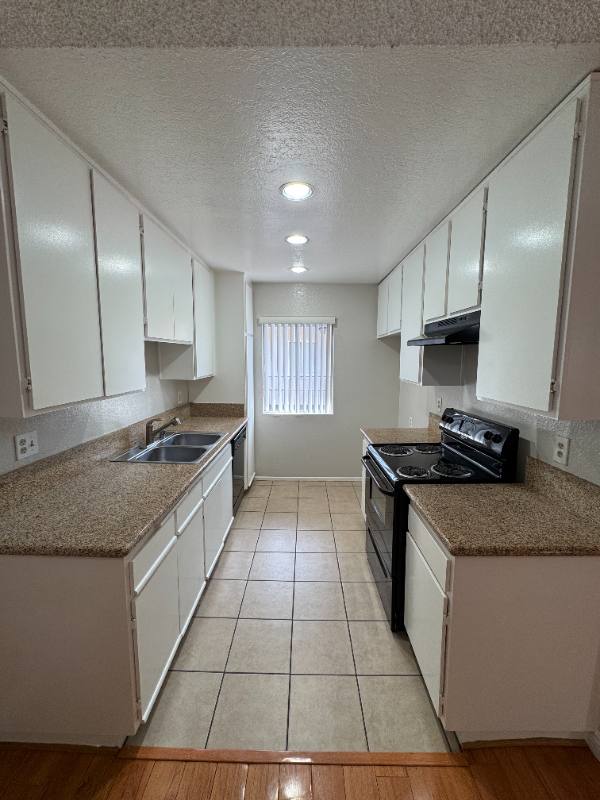 Apartment for rent at 626 E Verdugo Ave #T, Burbank, CA 91501
