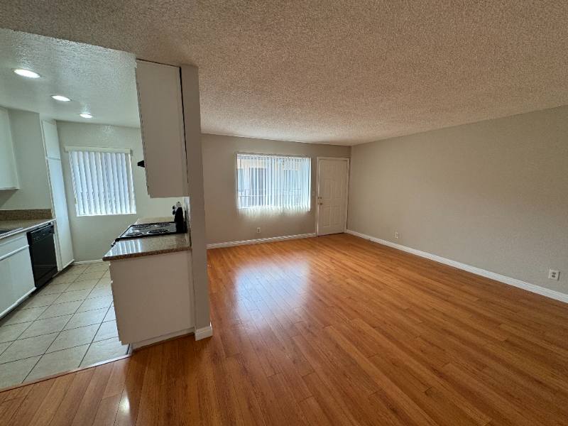 Apartment for rent at 626 E Verdugo Ave #T, Burbank, CA 91501