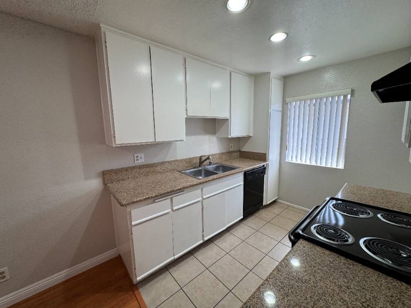 Apartment for rent at 626 E Verdugo Ave #T, Burbank, CA 91501