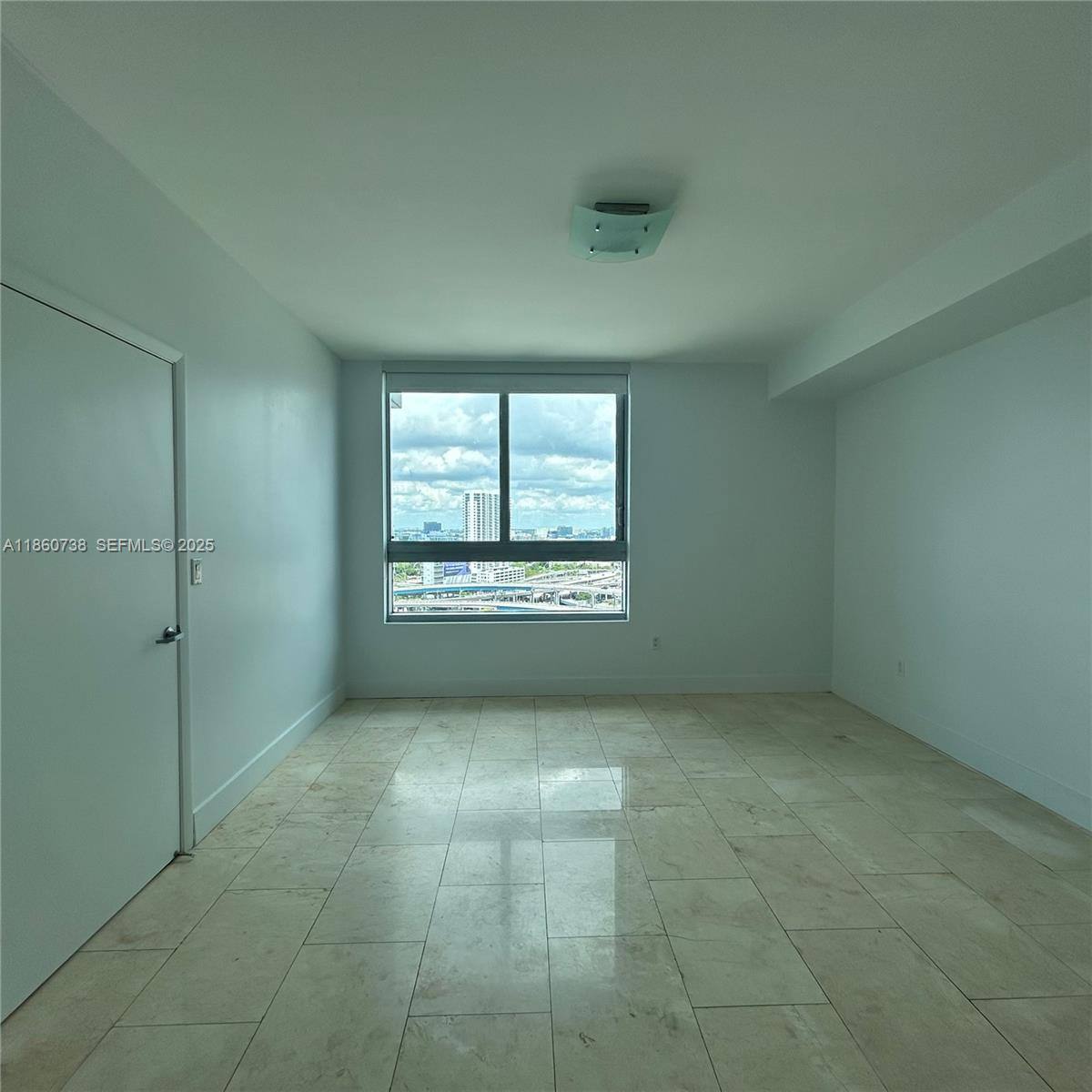 90 SW 3rd St, Miami, FL 33130 - Condo For Rent - Image 3