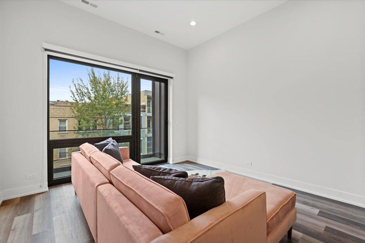 Apartment for rent at 2317 N Clark #301, Chicago, IL 60614
