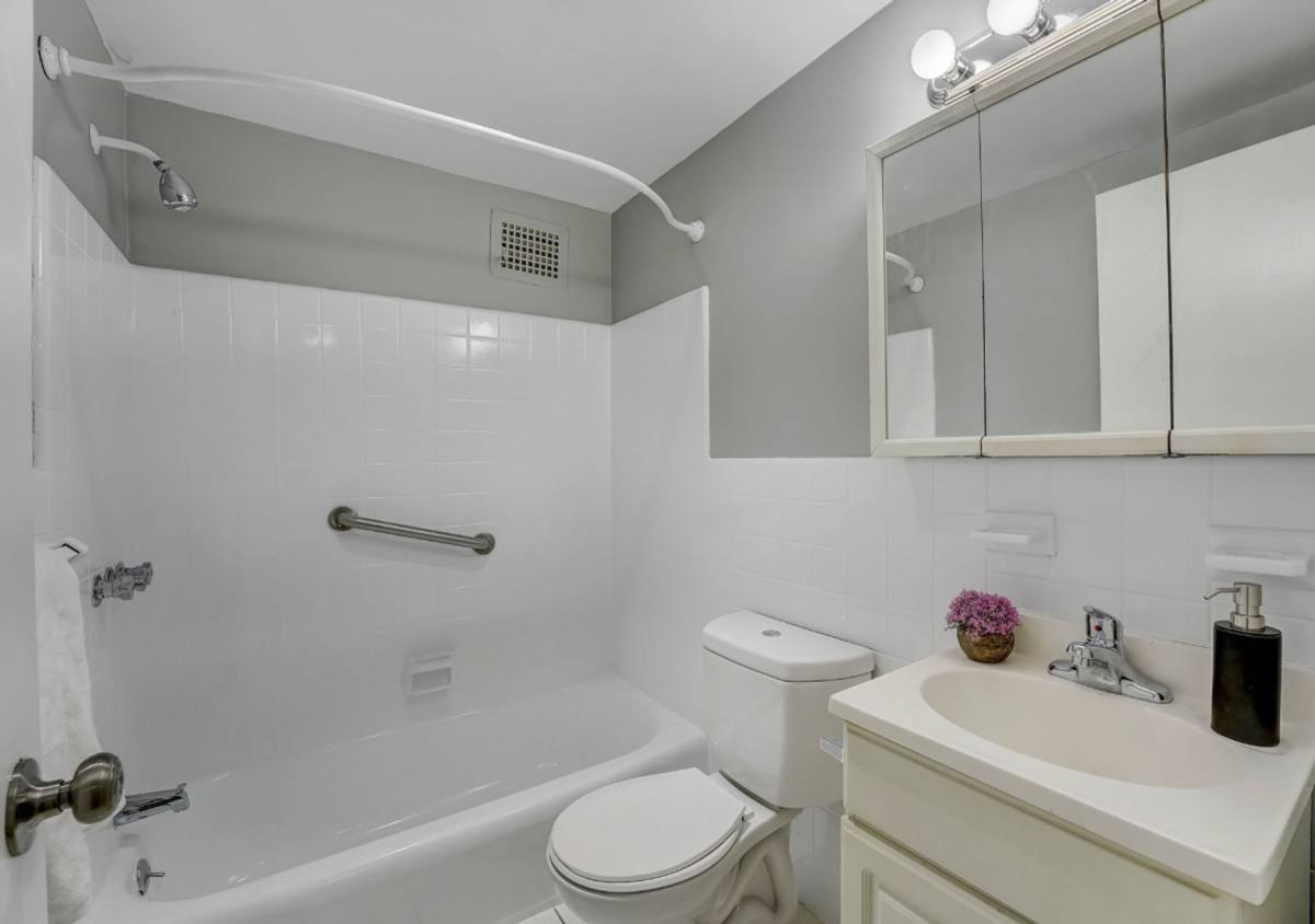 Apartment for rent at 865 Lower Ferry Rd, Trenton, NJ 08628