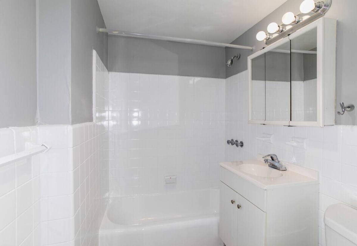 Apartment for rent at 865 Lower Ferry Rd, Trenton, NJ 08628