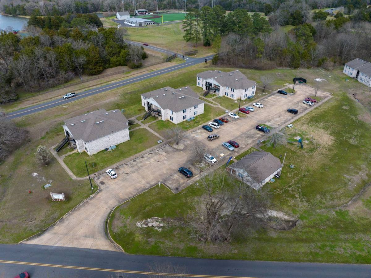 Apartment for rent at 100 Alex Place, Livingston, AL 35470