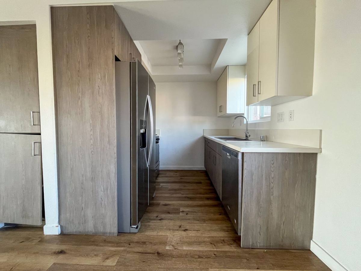 Apartment for rent at 110 S Eucalyptus Ave, Inglewood, CA 90301