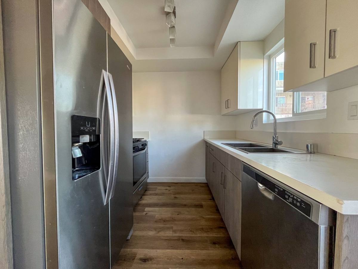 Apartment for rent at 110 S Eucalyptus Ave, Inglewood, CA 90301