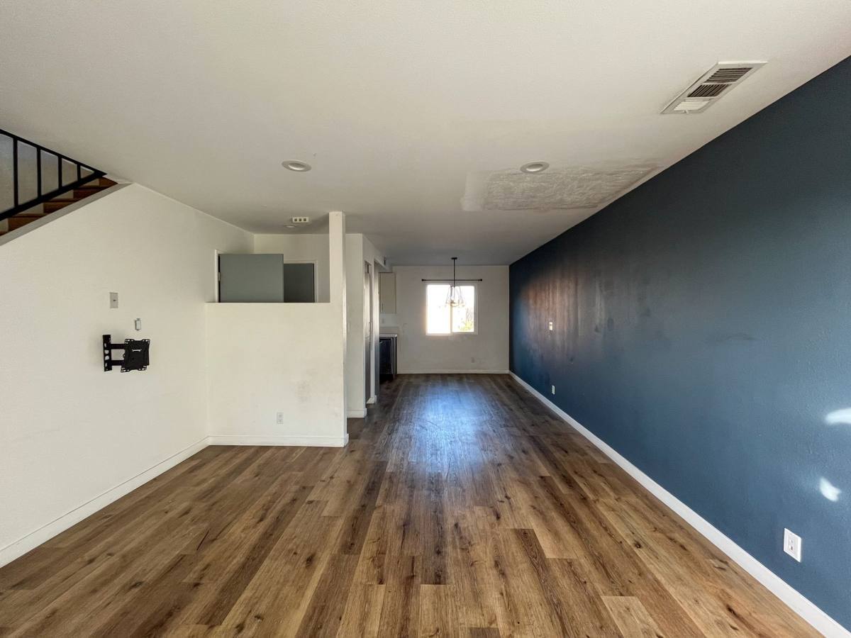 Apartment for rent at 110 S Eucalyptus Ave, Inglewood, CA 90301