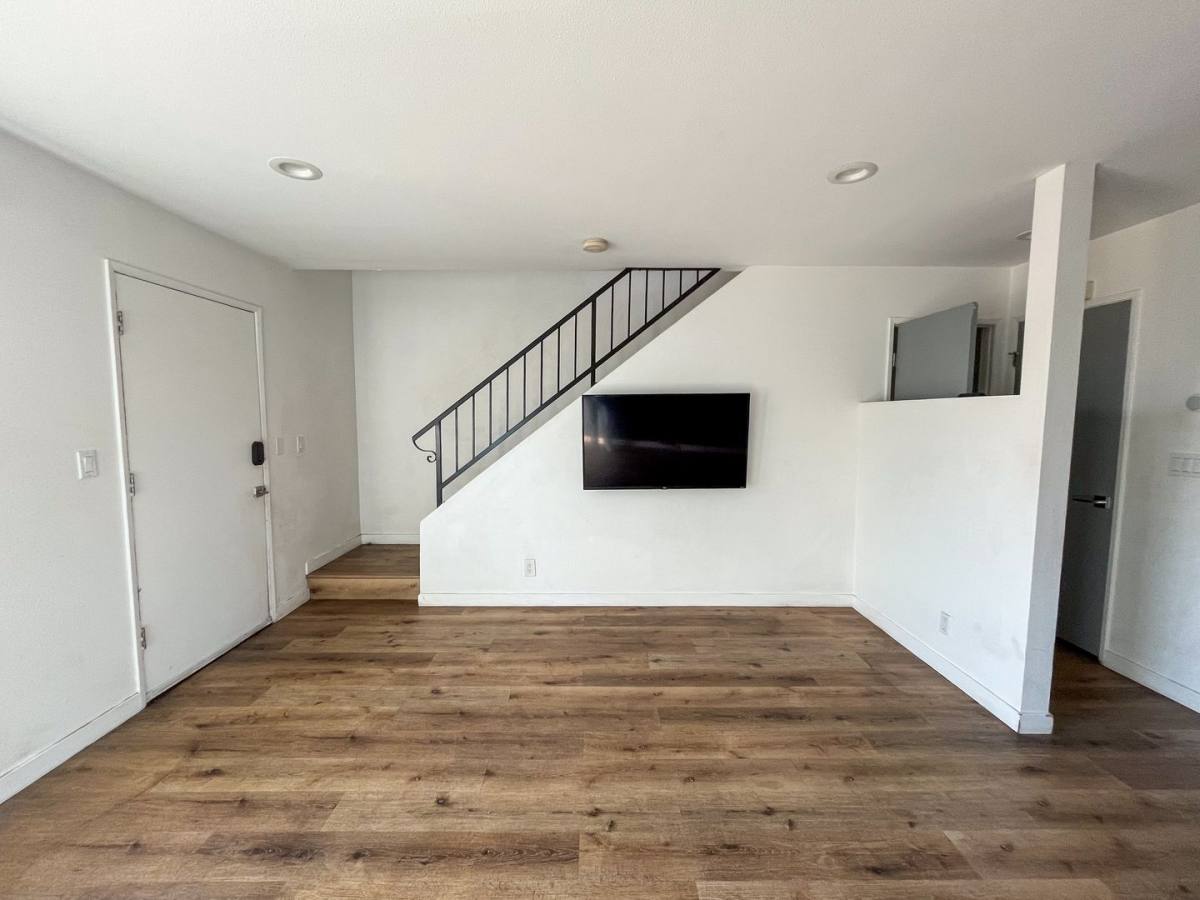 Apartment for rent at 110 S Eucalyptus Ave, Inglewood, CA 90301
