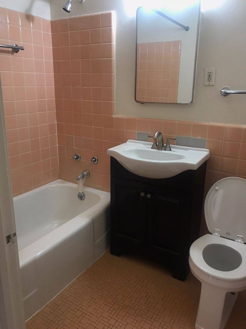 Apartment for rent at 950-62 Dobson St, Evanston, IL 60202