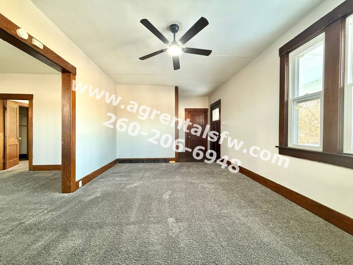 Apartment for rent at 907 Lincoln Ave, Fort Wayne, IN 46807