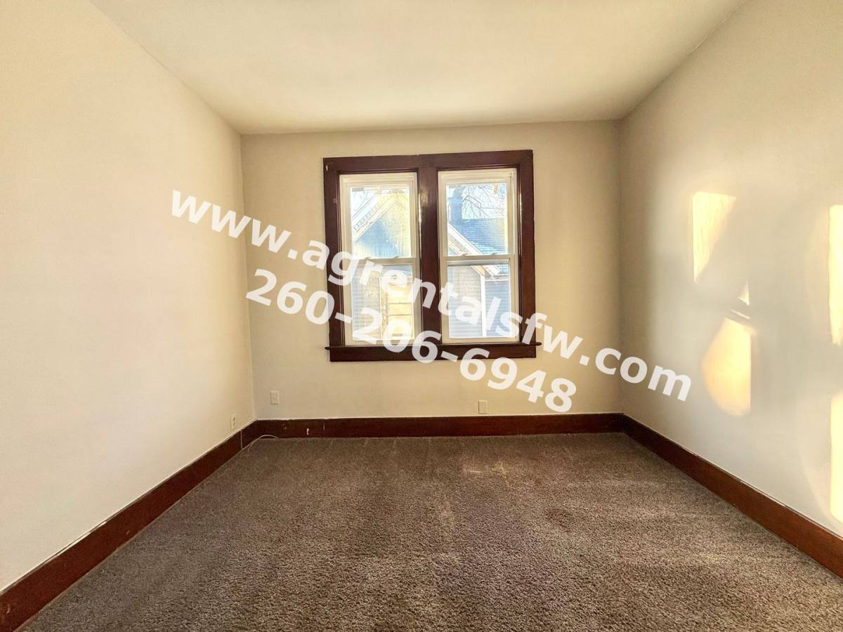 Apartment for rent at 907 Lincoln Ave, Fort Wayne, IN 46807