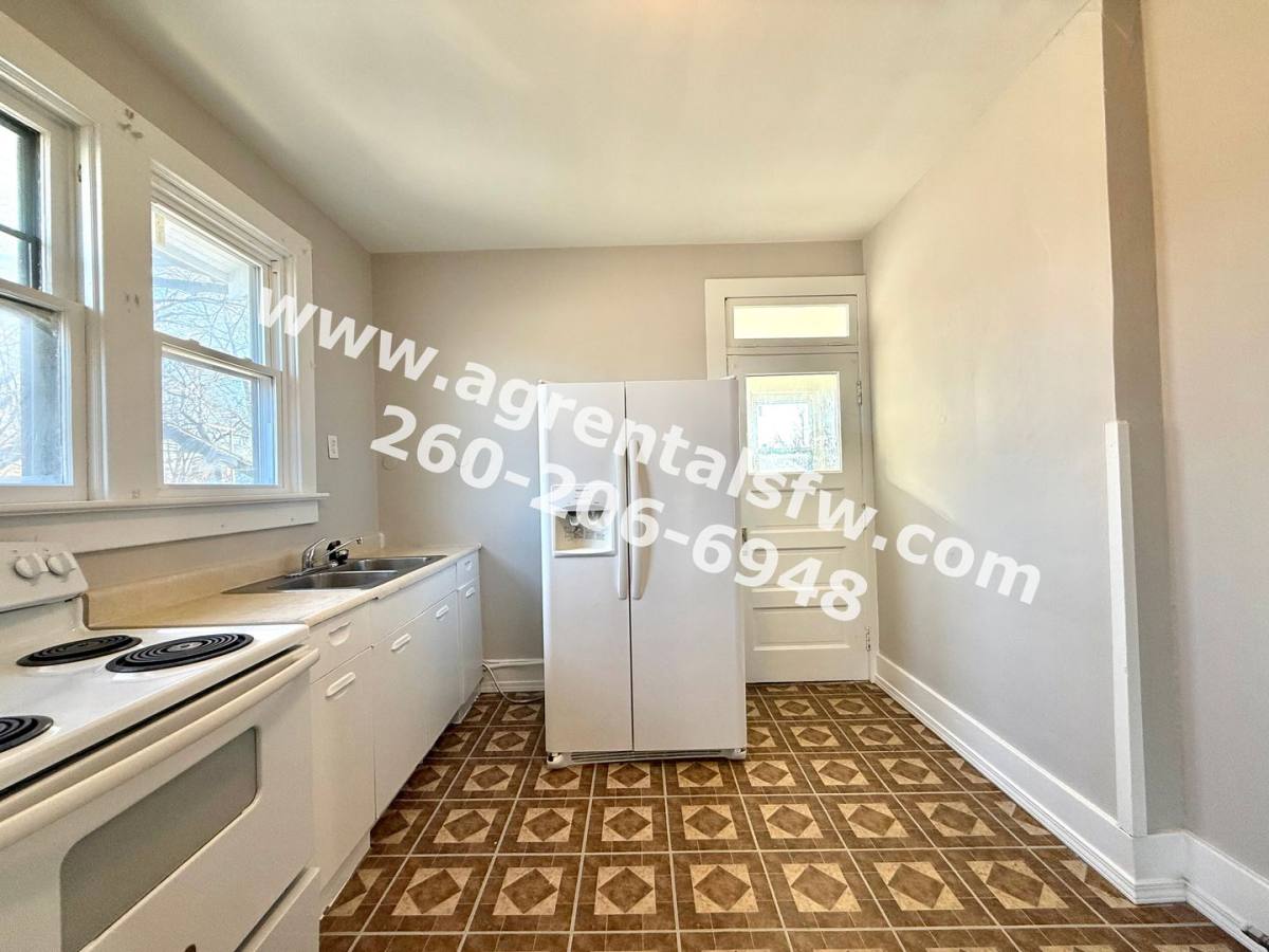 Apartment for rent at 907 Lincoln Ave, Fort Wayne, IN 46807