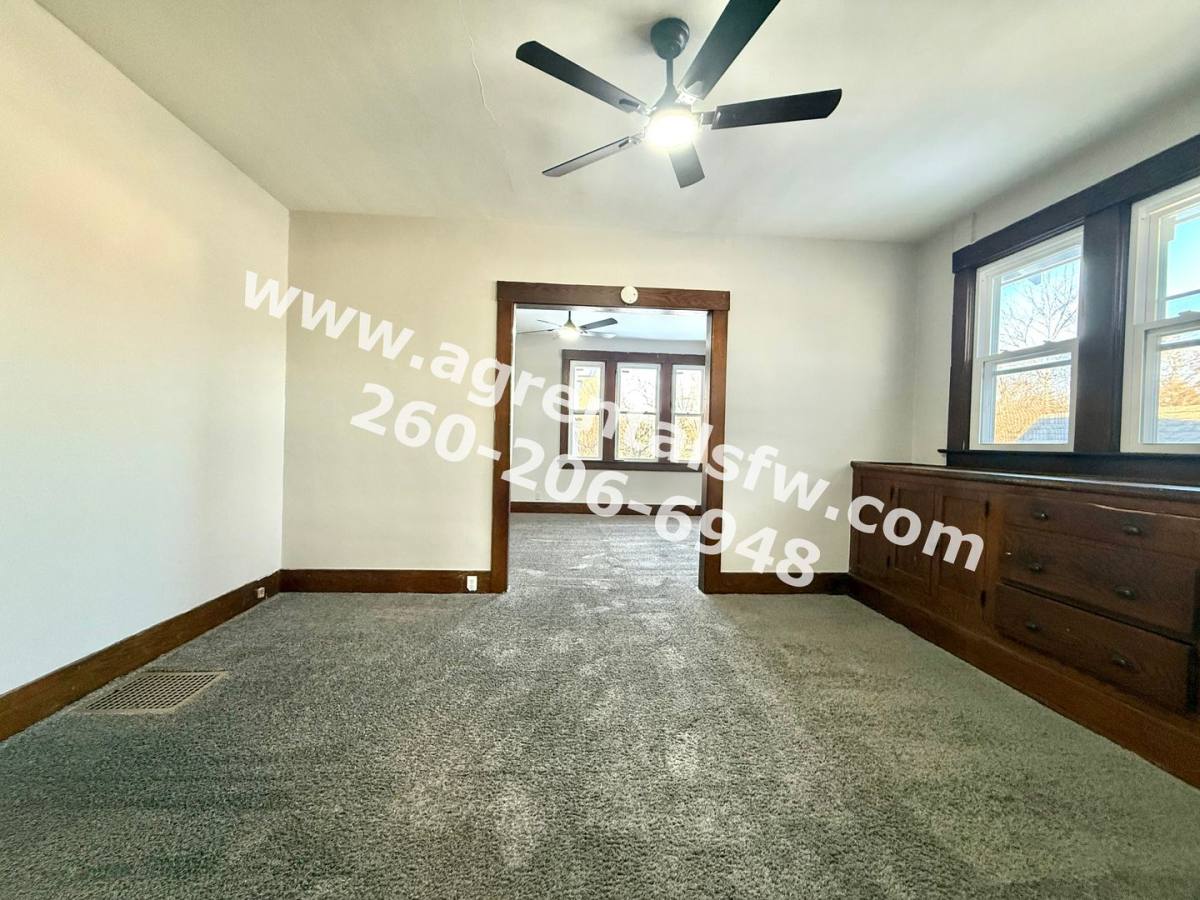 Apartment for rent at 907 Lincoln Ave, Fort Wayne, IN 46807