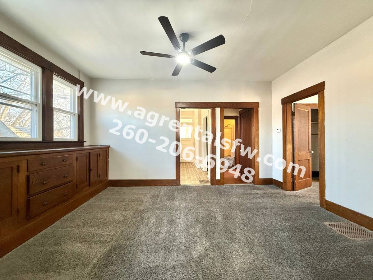Apartment for rent at 907 Lincoln Ave, Fort Wayne, IN 46807