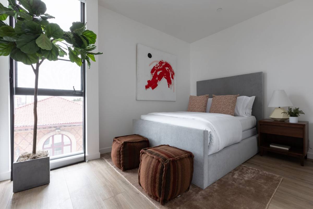 Apartment for rent at 4575 Santa Monica Blvd, Los Angeles, CA 90029