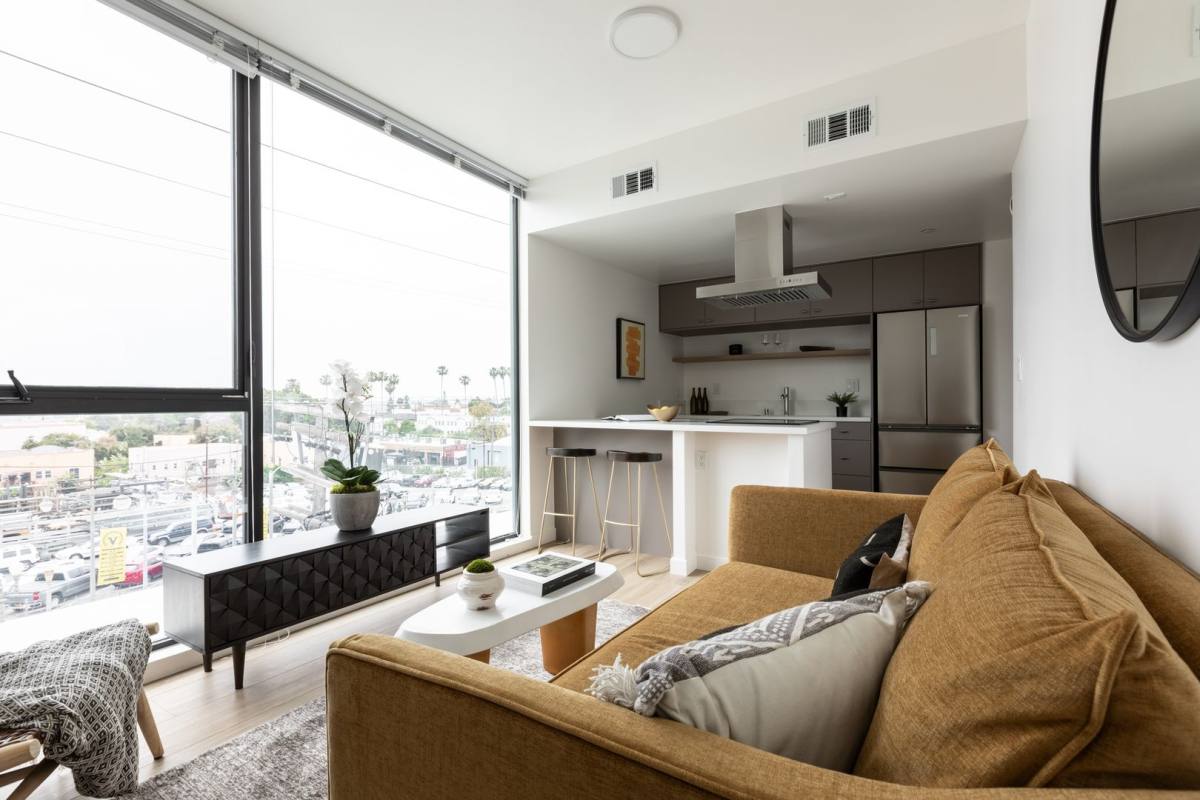Apartment for rent at 4575 Santa Monica Blvd, Los Angeles, CA 90029
