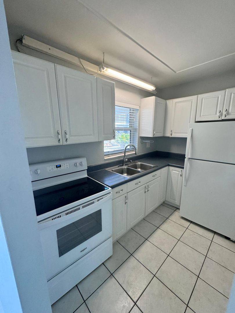 Apartment for rent at 1001 SE 16 St #1, Fort Lauderdale, FL 33316