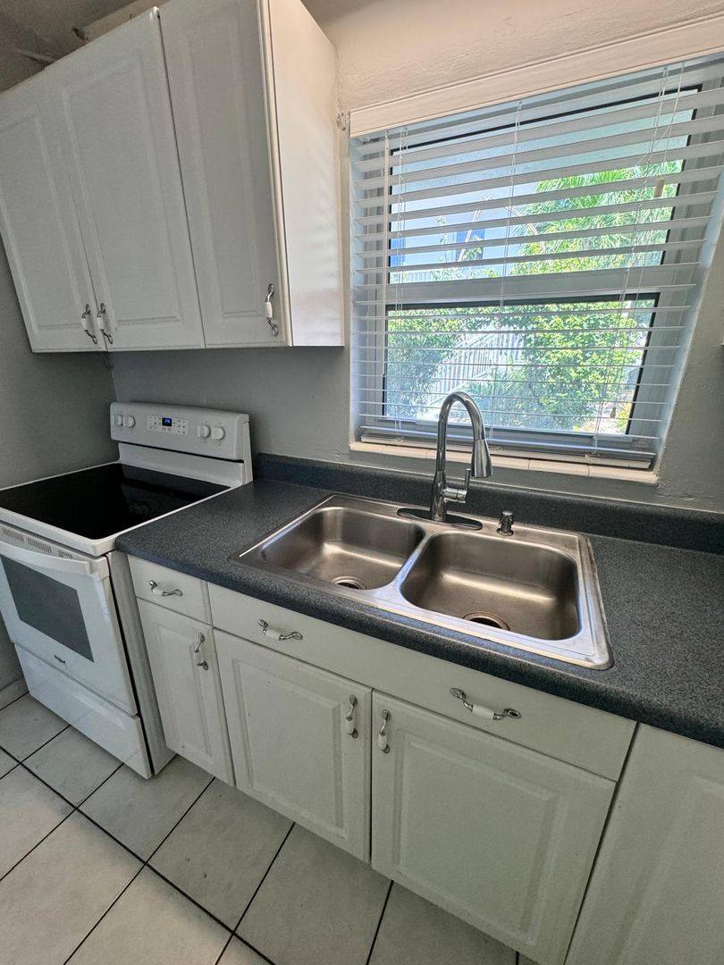 Apartment for rent at 1001 SE 16 St #1, Fort Lauderdale, FL 33316