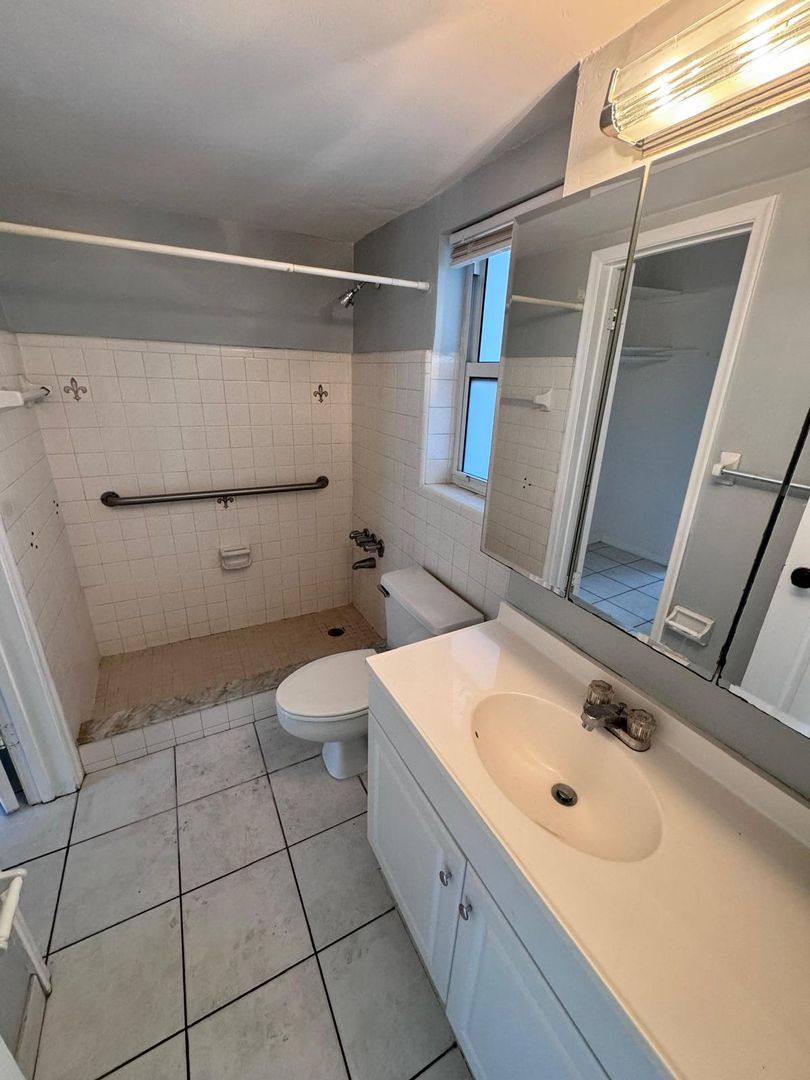 Apartment for rent at 1001 SE 16 St #1, Fort Lauderdale, FL 33316